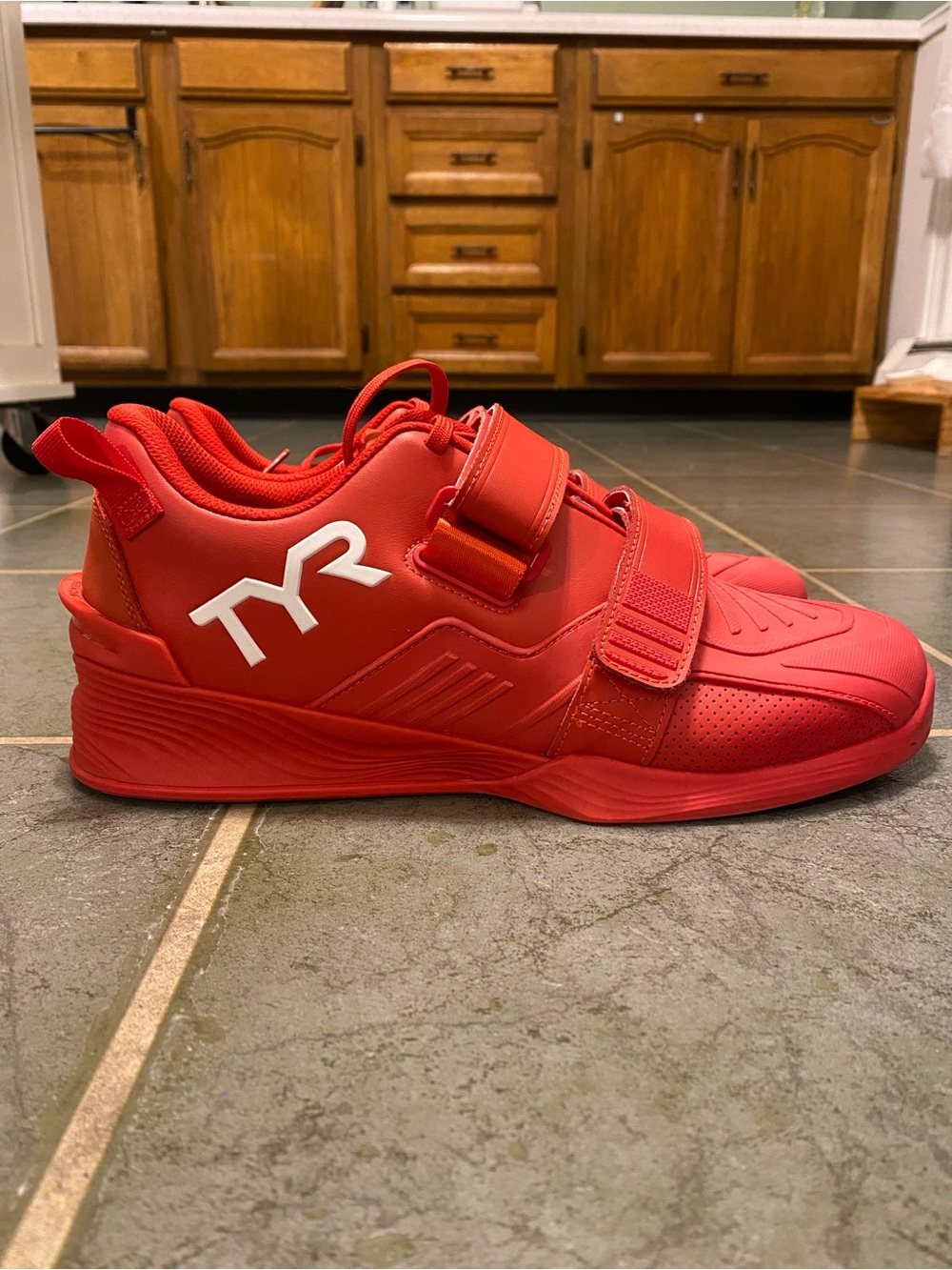TYR Men's L-2 Lifter sneakers in all red